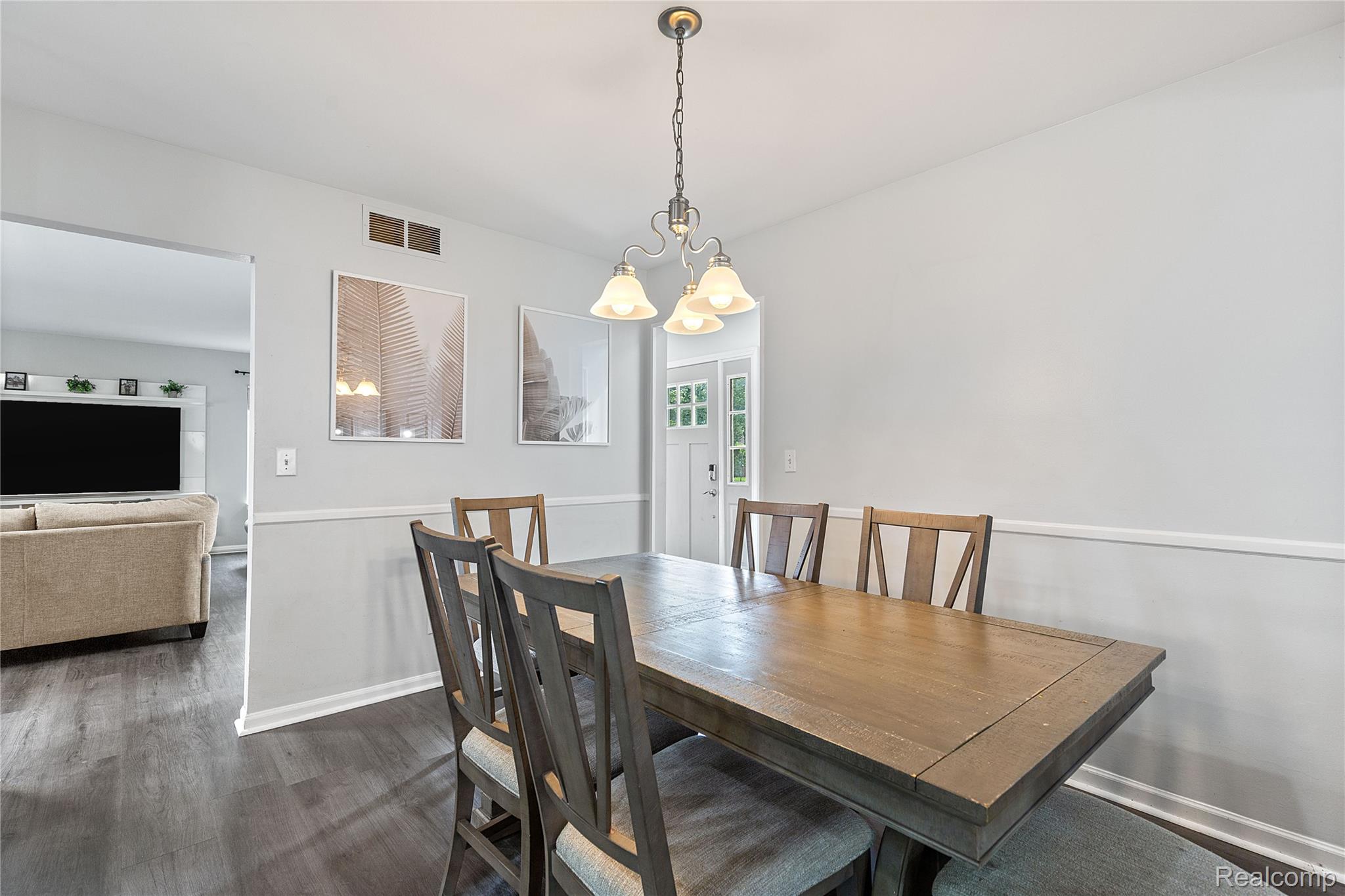 19296 Shadyside Street