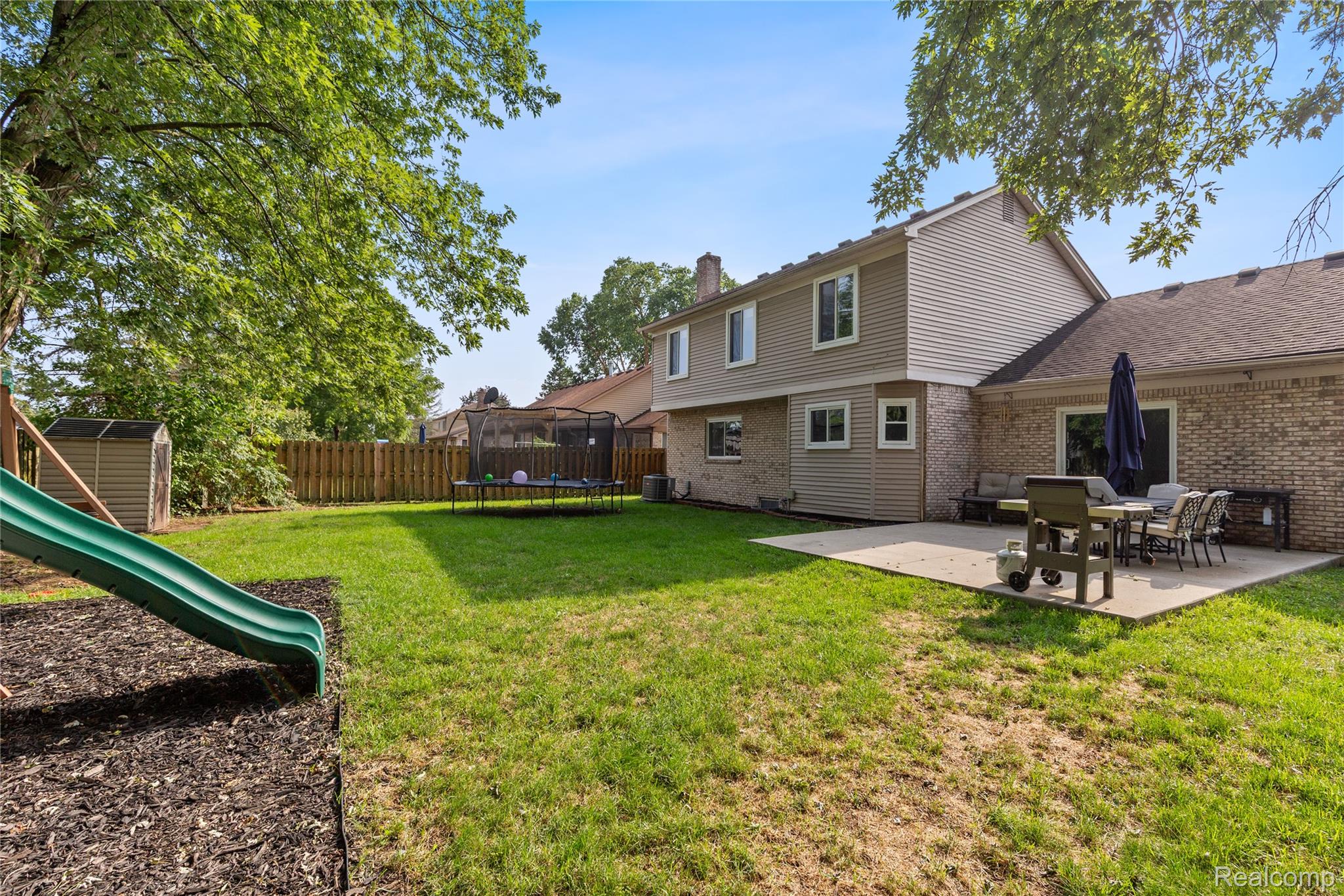 19296 Shadyside Street