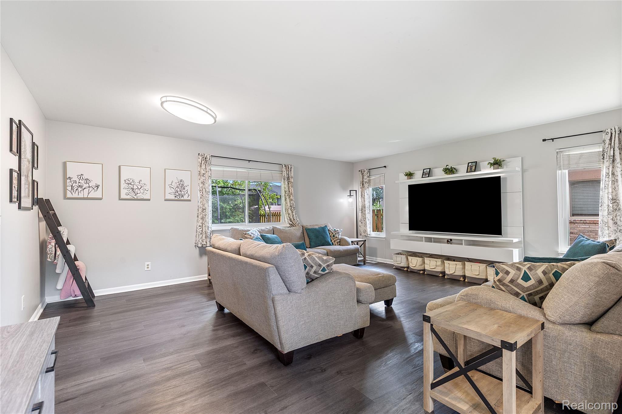 19296 Shadyside Street