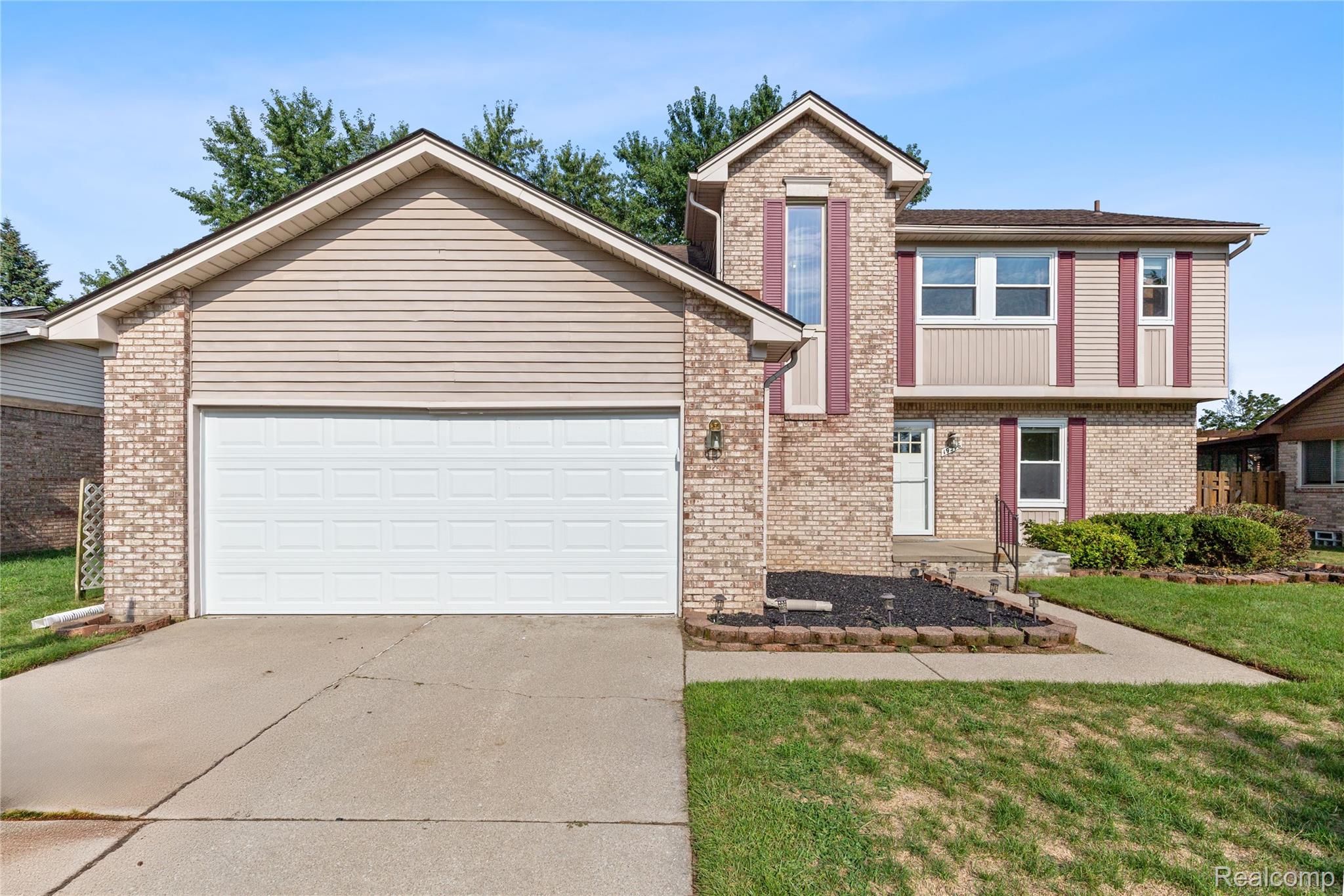 19296 Shadyside Street