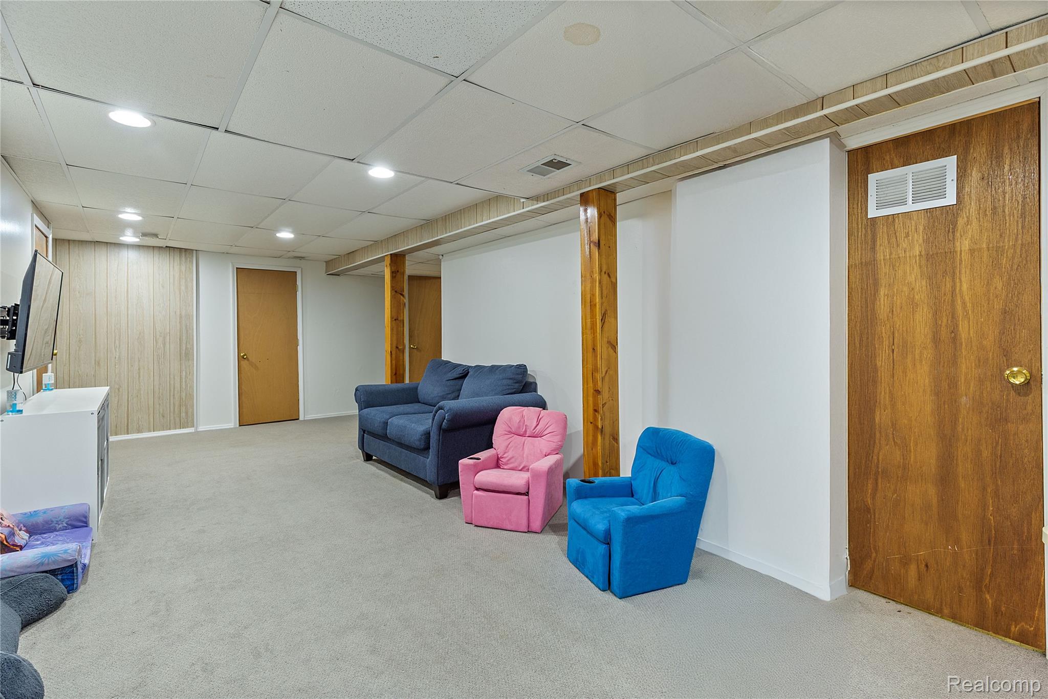 19296 Shadyside Street