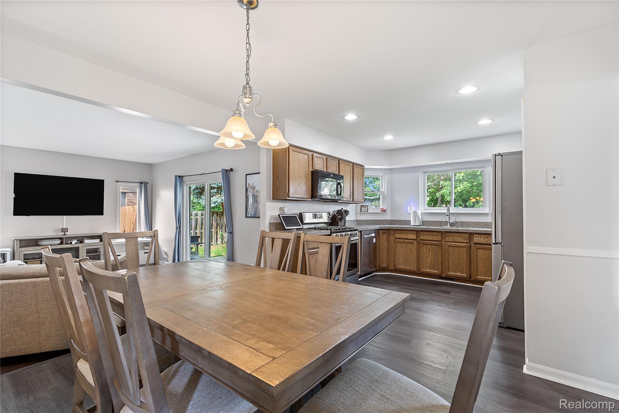 19296 Shadyside Street