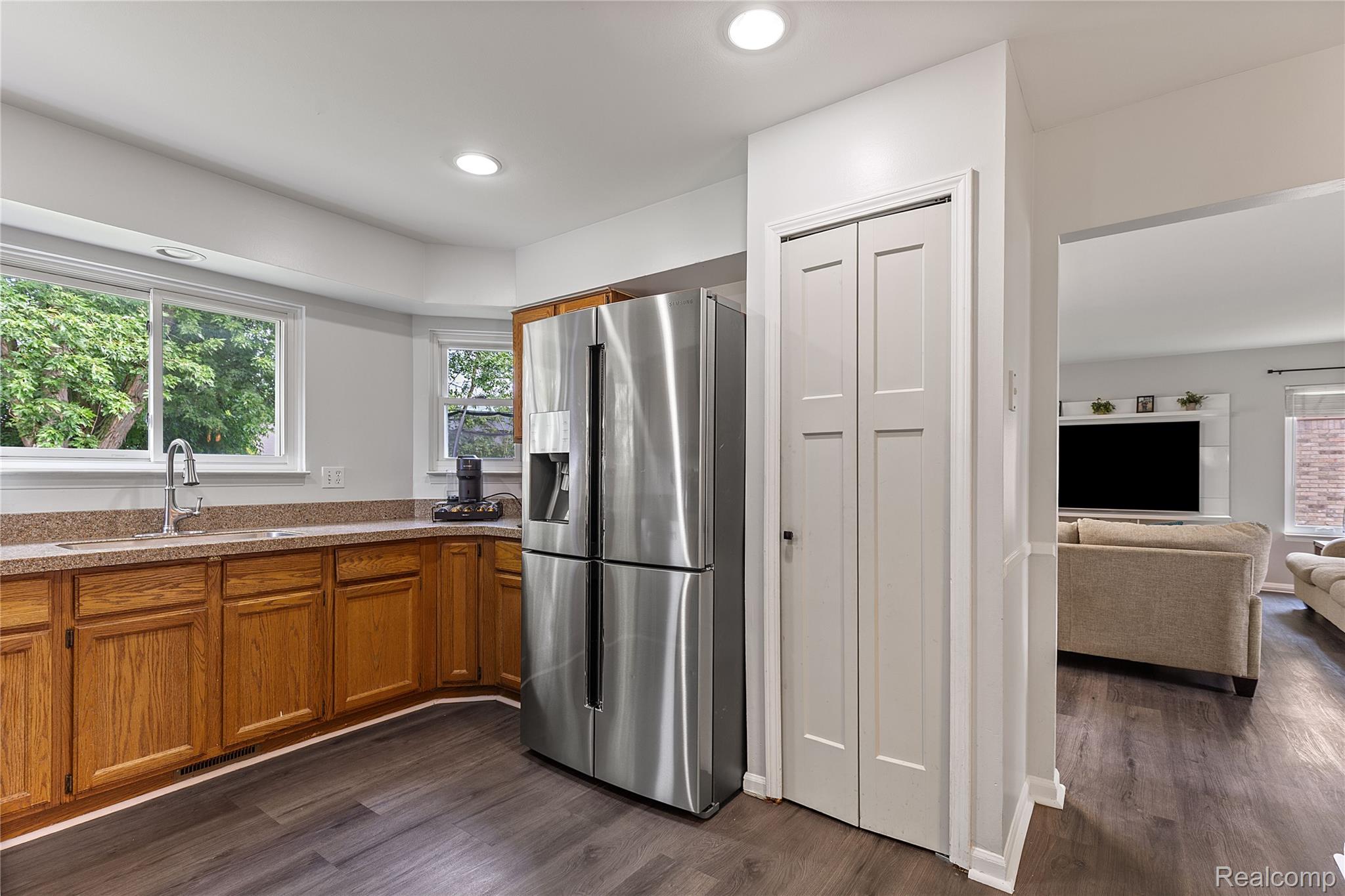 19296 Shadyside Street