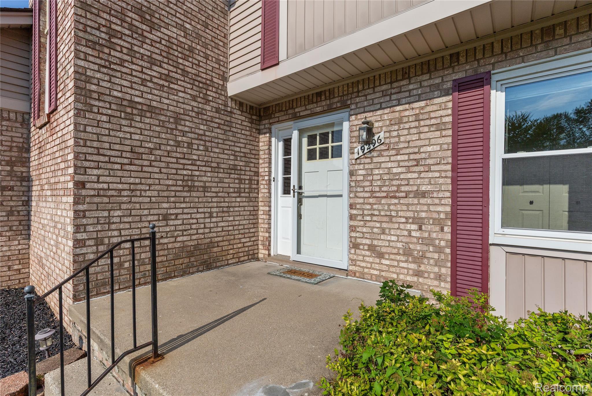 19296 Shadyside Street