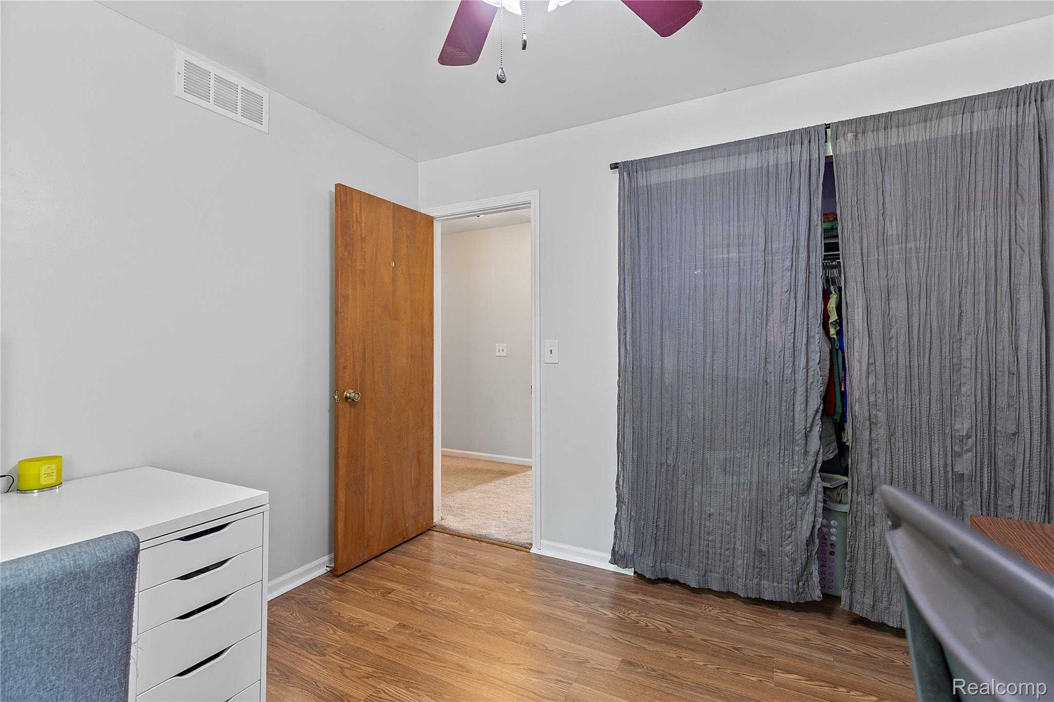 19296 Shadyside Street