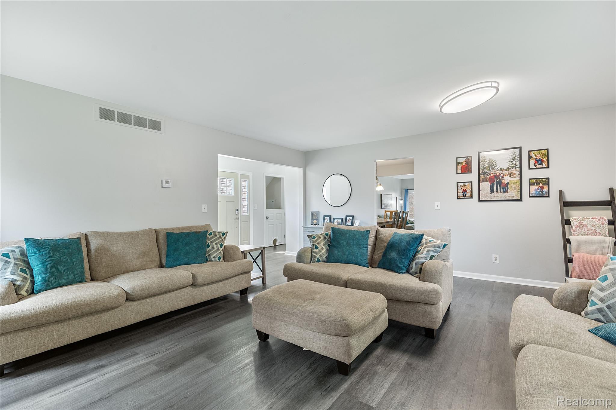 19296 Shadyside Street