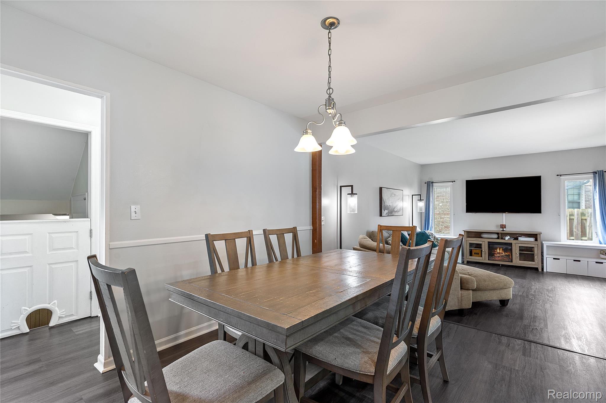 19296 Shadyside Street