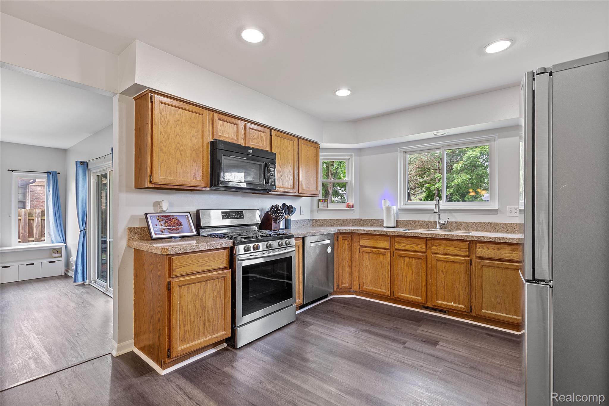 19296 Shadyside Street