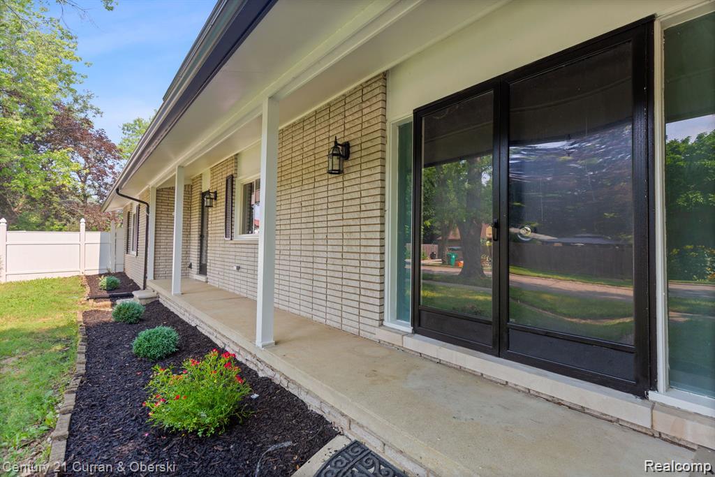 1386 Three Mile Drive