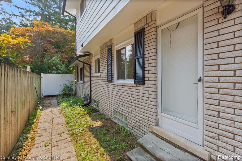 1386 Three Mile Drive