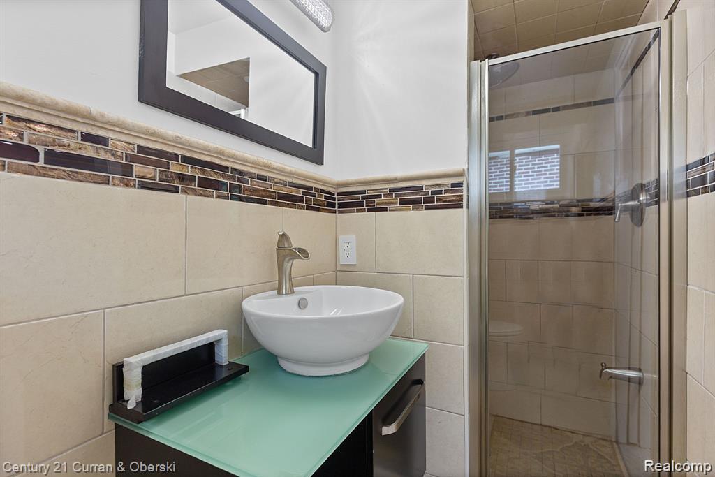 1386 Three Mile Drive