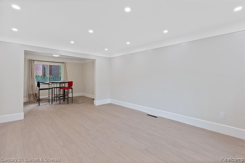 1386 Three Mile Drive