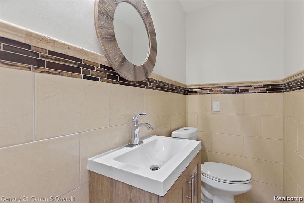 1386 Three Mile Drive