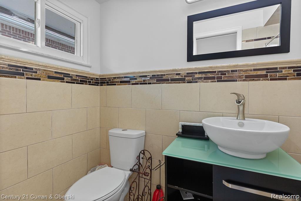 1386 Three Mile Drive