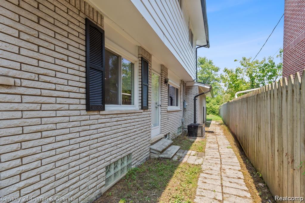 1386 Three Mile Drive