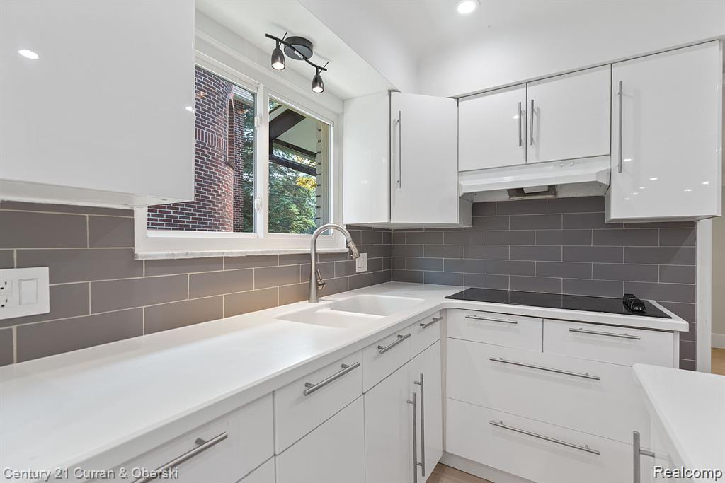 1386 Three Mile Drive