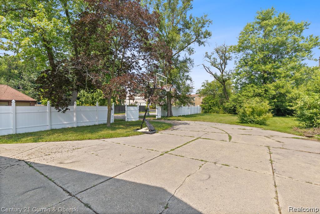 1386 Three Mile Drive