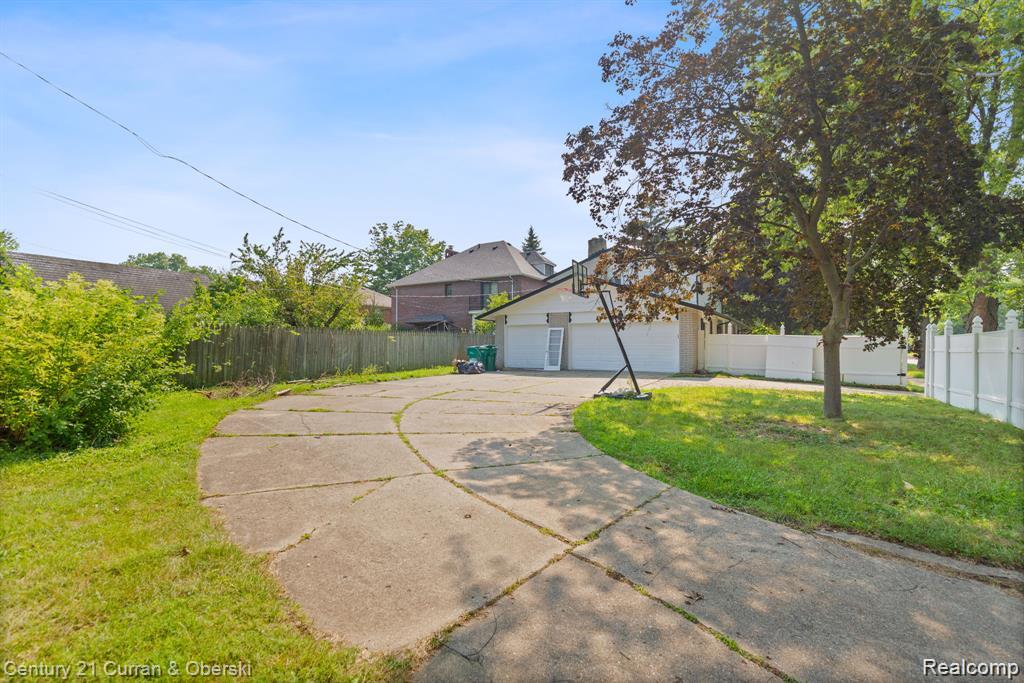 1386 Three Mile Drive