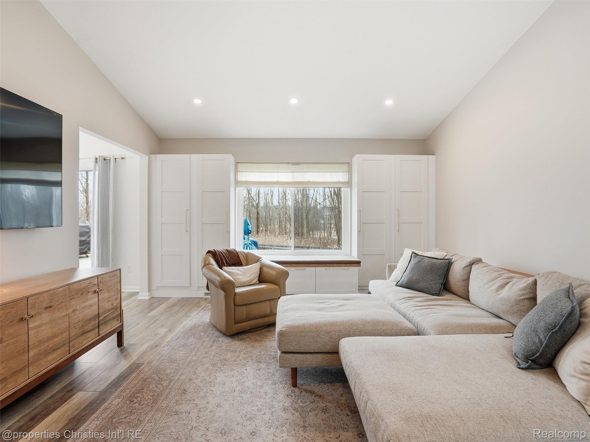 517 Cove View Drive