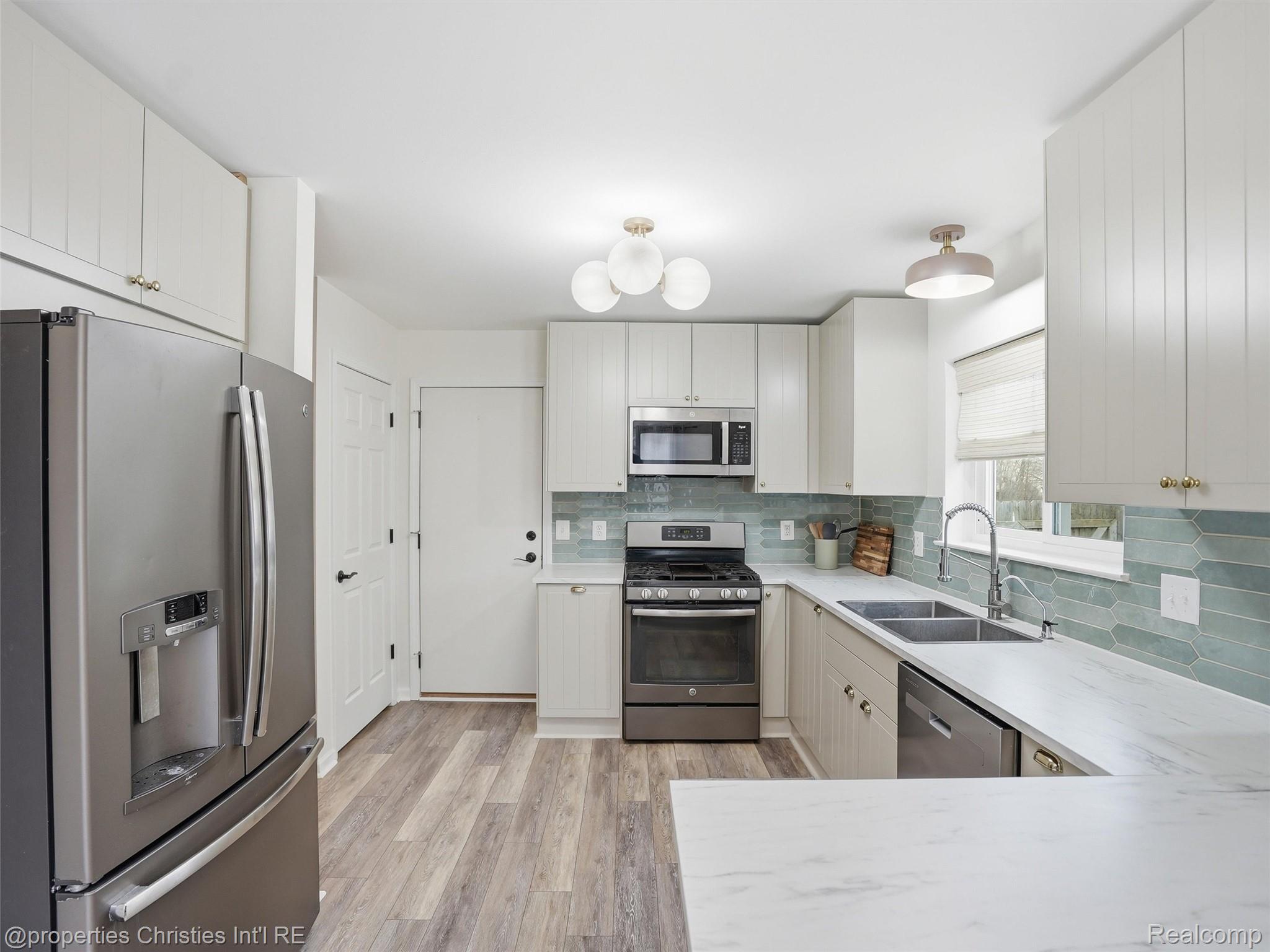 517 Cove View Drive