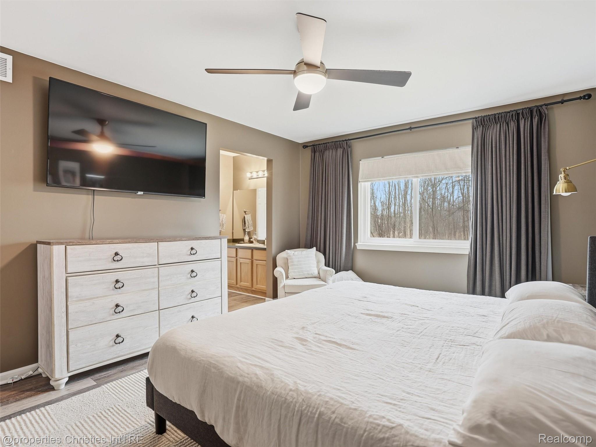 517 Cove View Drive