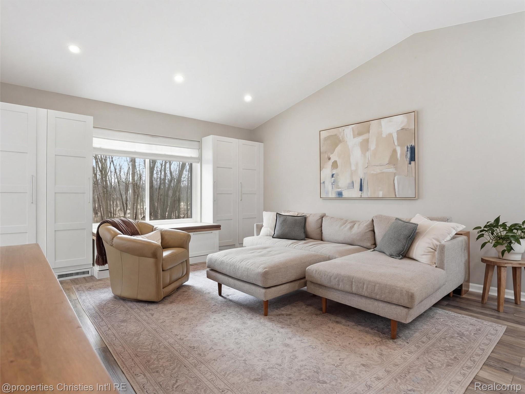 517 Cove View Drive