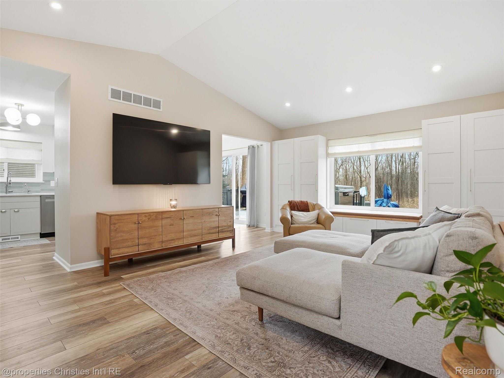 517 Cove View Drive