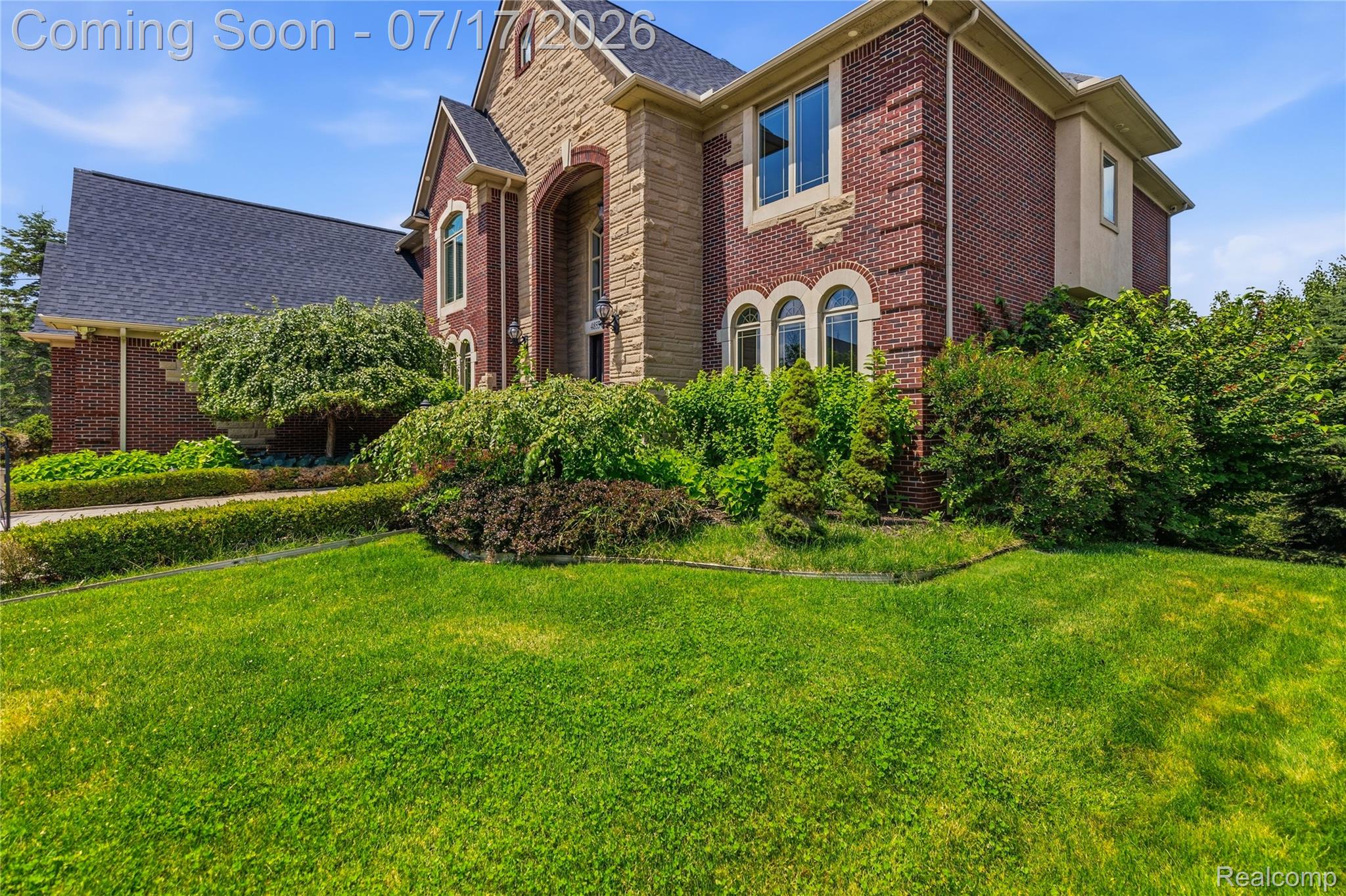 48554 STONERIDGE Drive