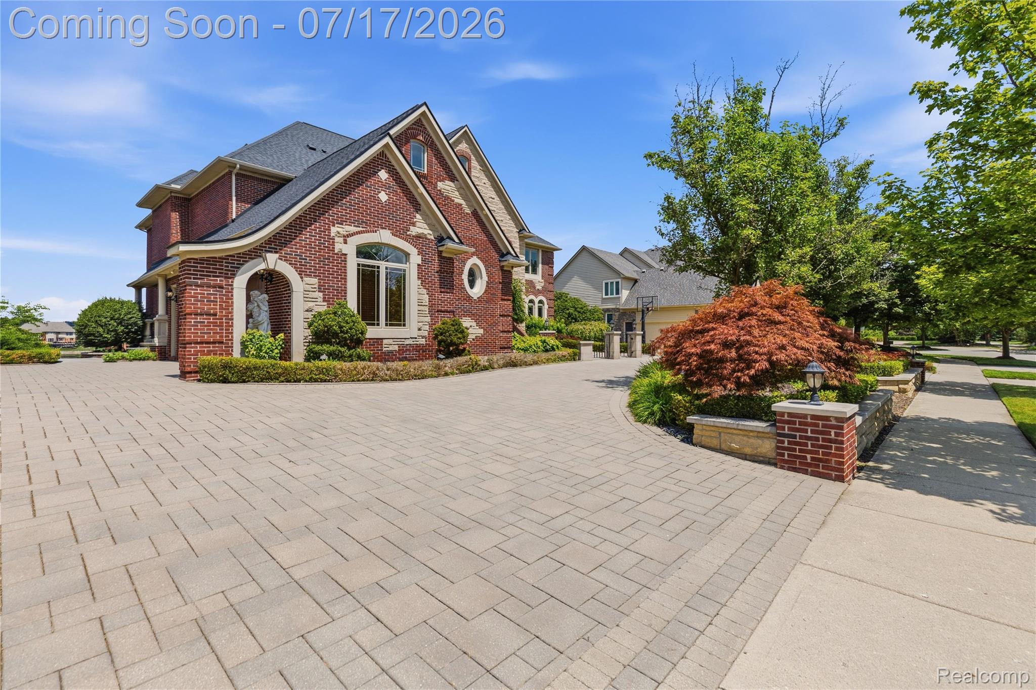 48554 STONERIDGE Drive