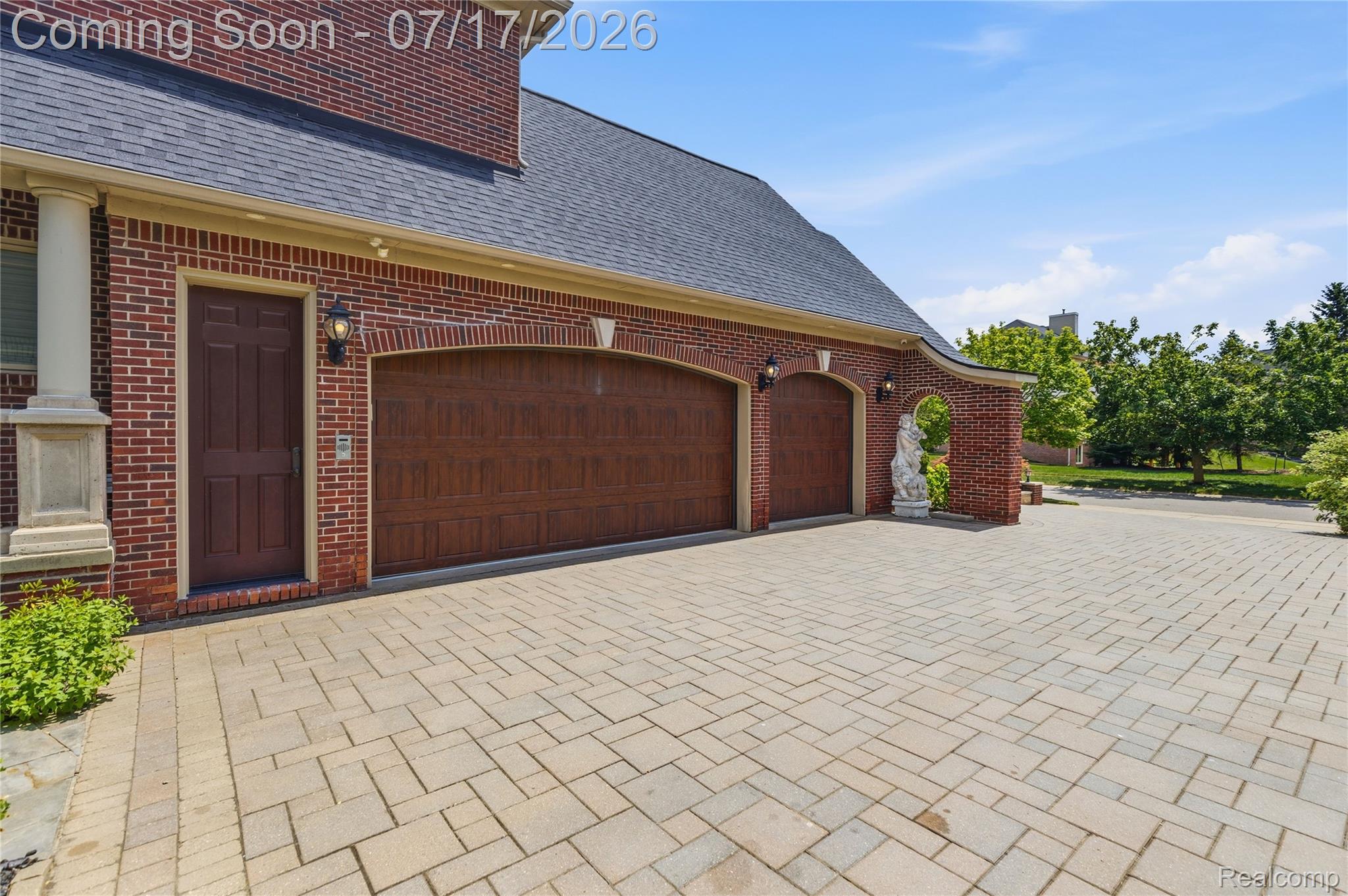 48554 STONERIDGE Drive