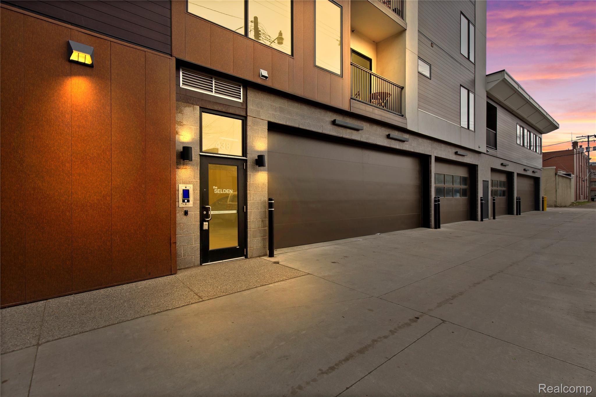 438 Selden Street Unit: 302