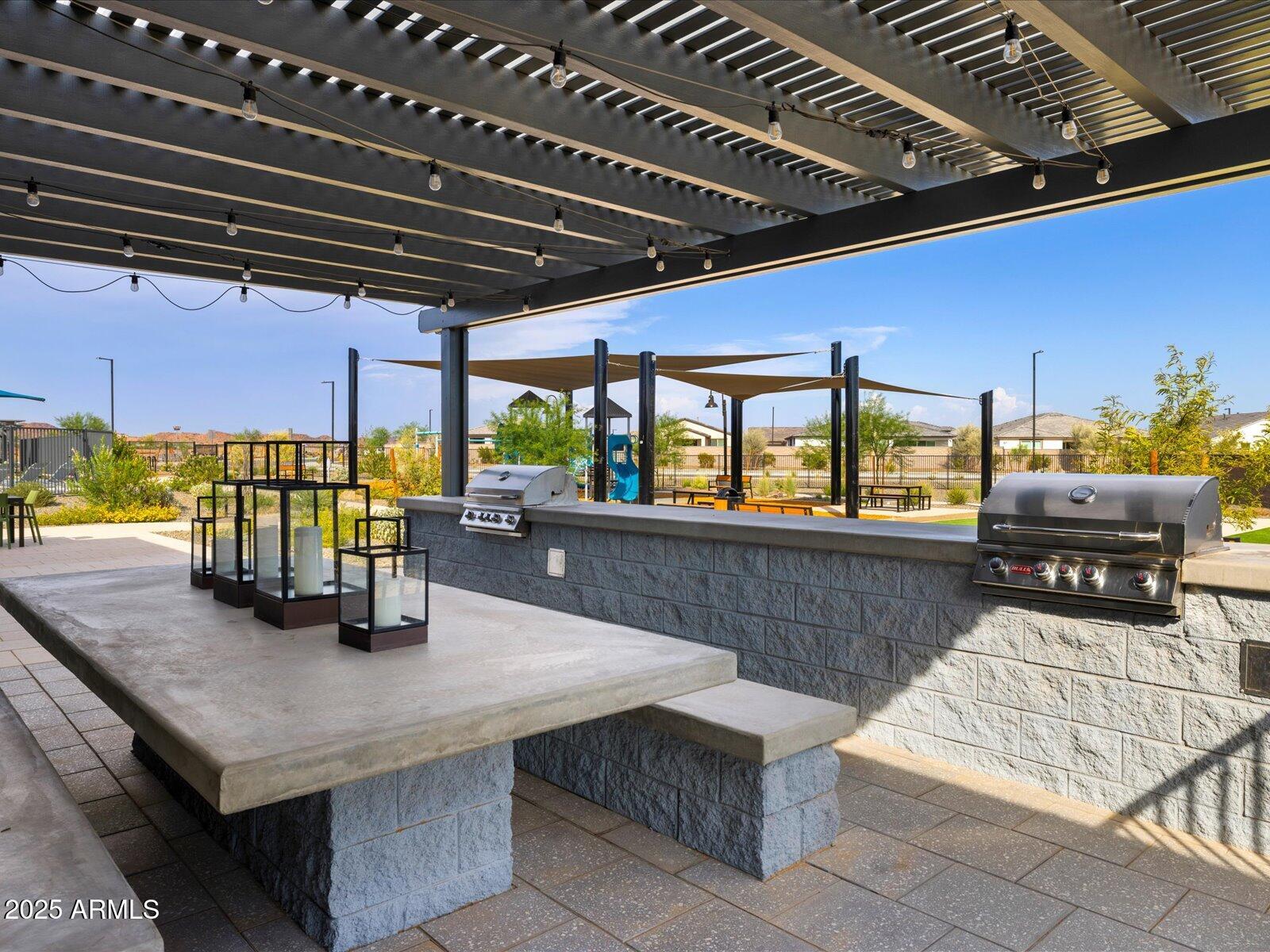 16084 W PRICKLY PEAR Trail