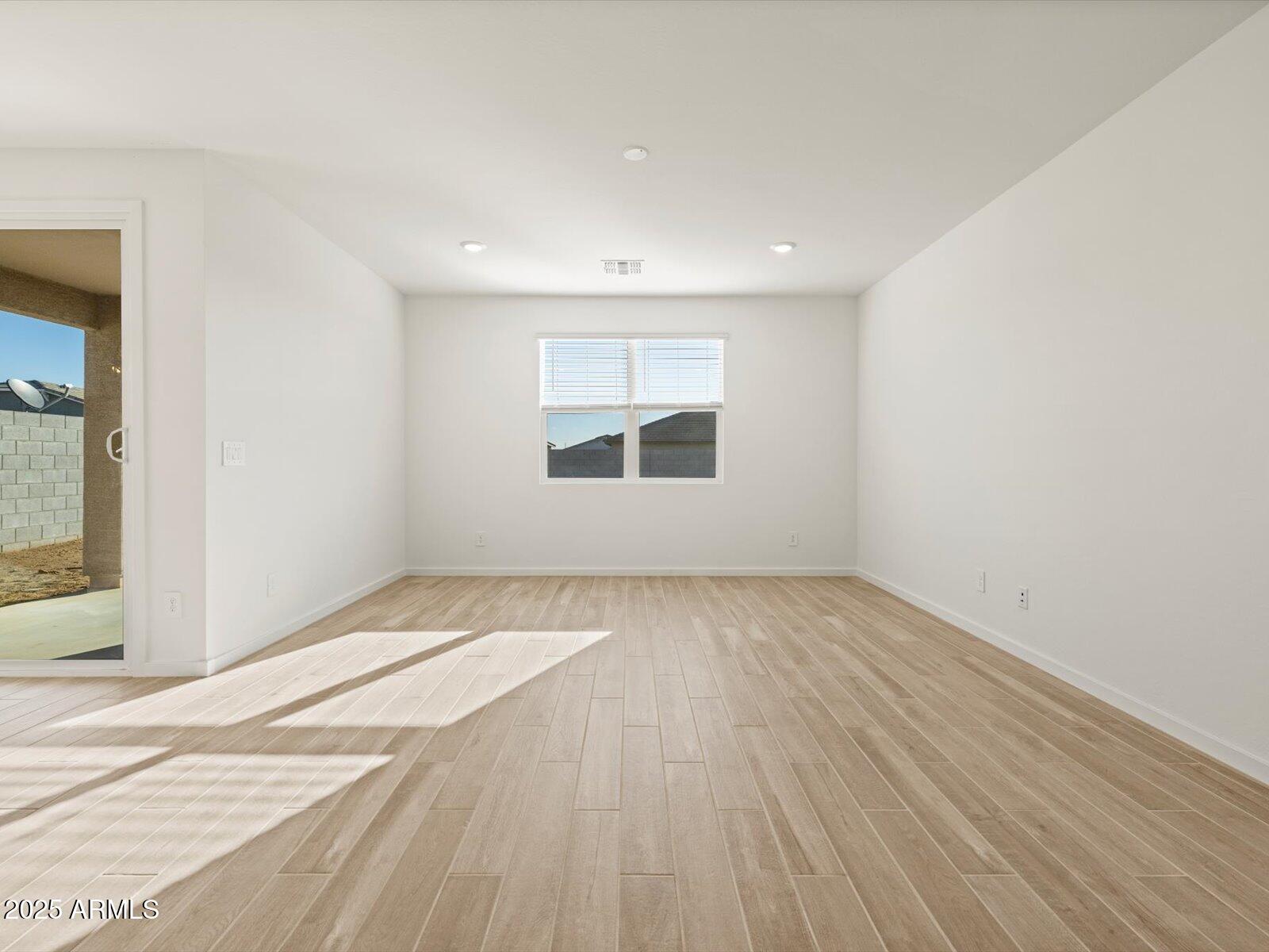 16084 W PRICKLY PEAR Trail