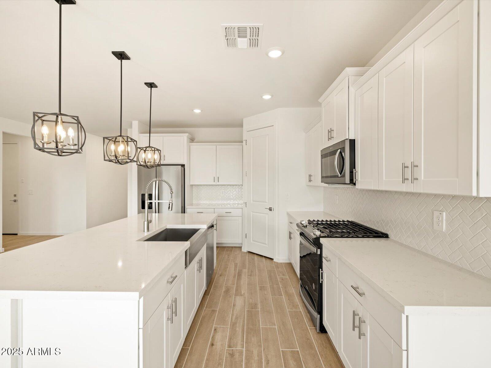 16084 W PRICKLY PEAR Trail