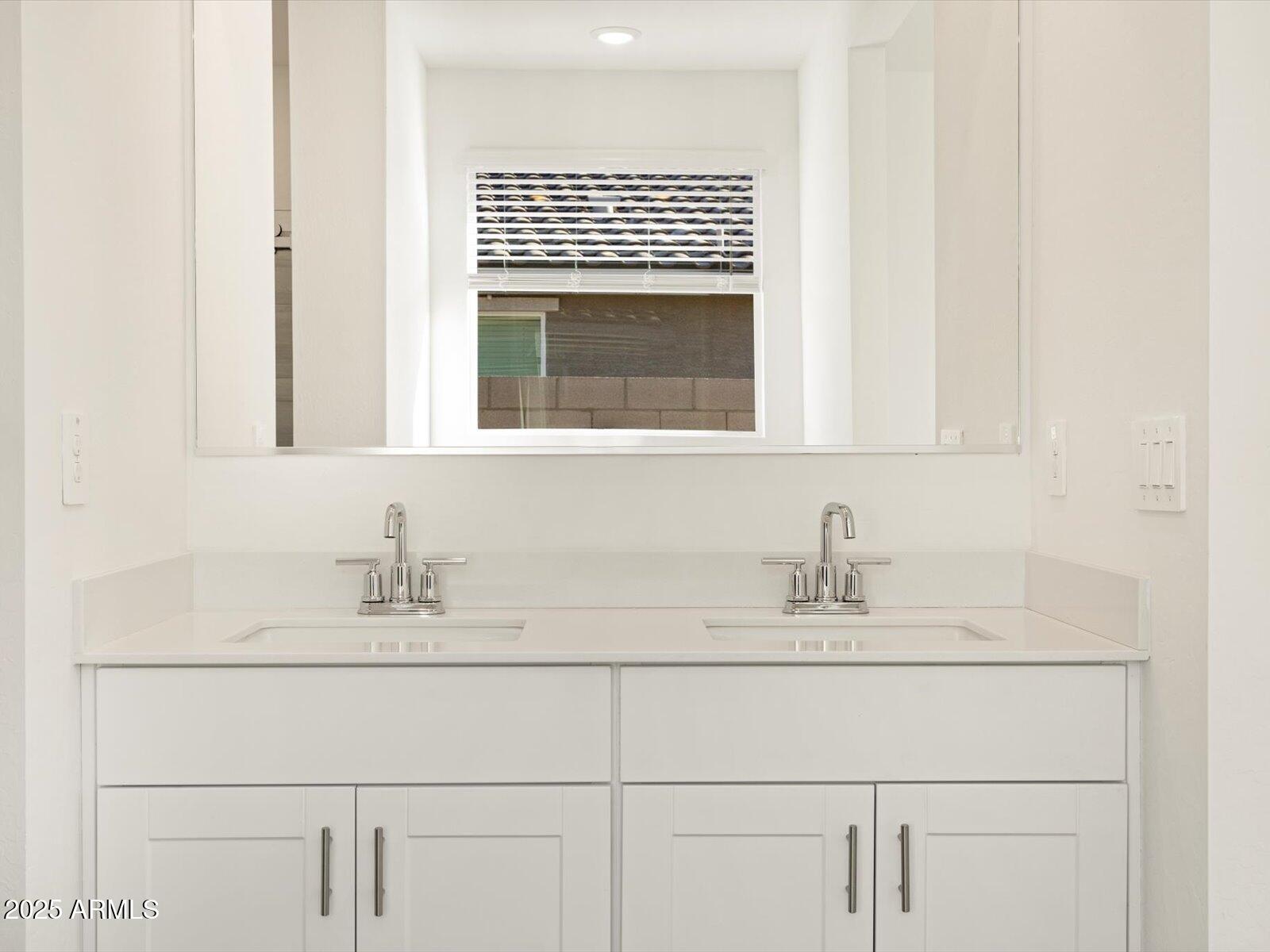 16084 W PRICKLY PEAR Trail