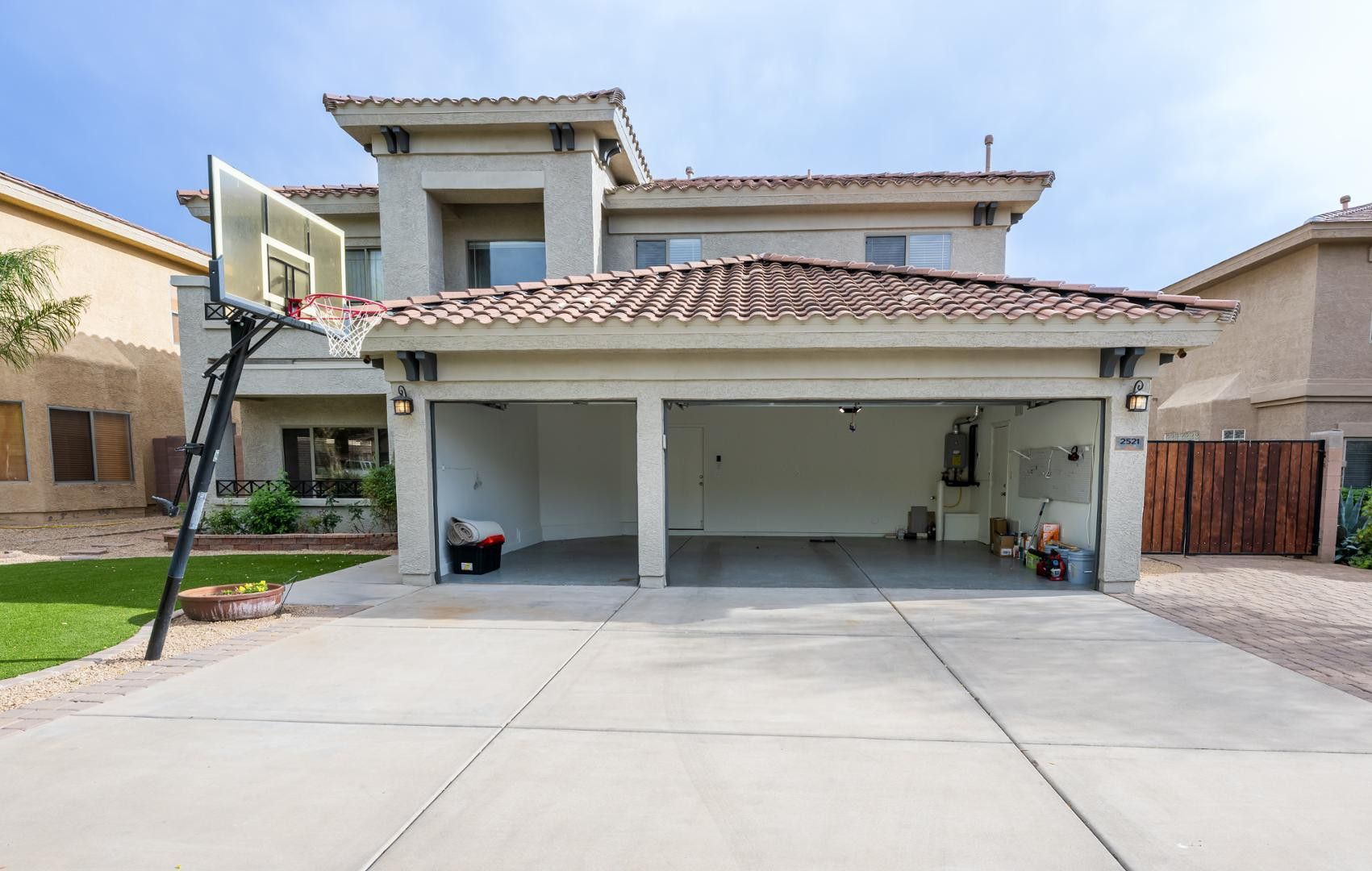 2521 W Tumbleweed Drive