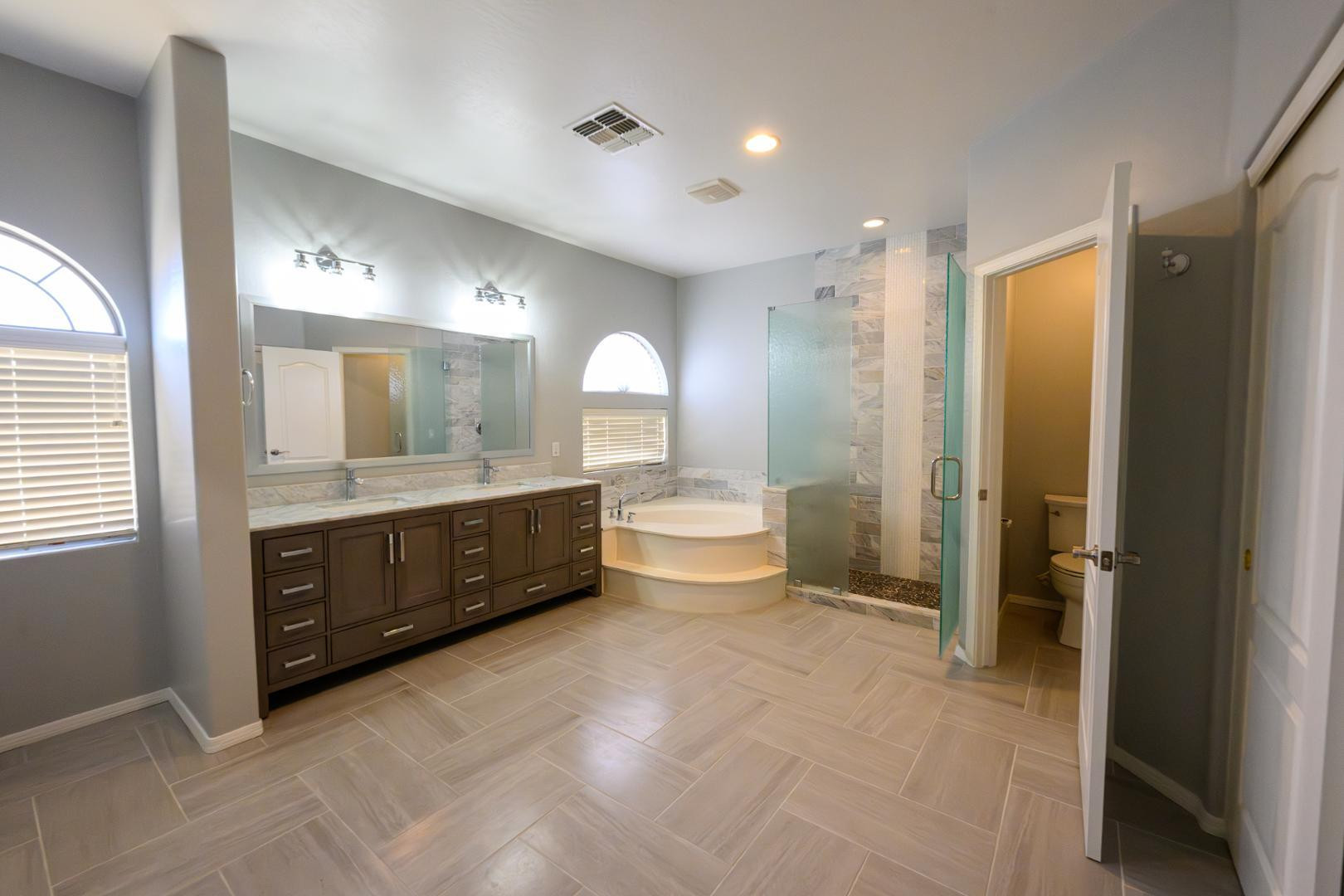 2521 W Tumbleweed Drive