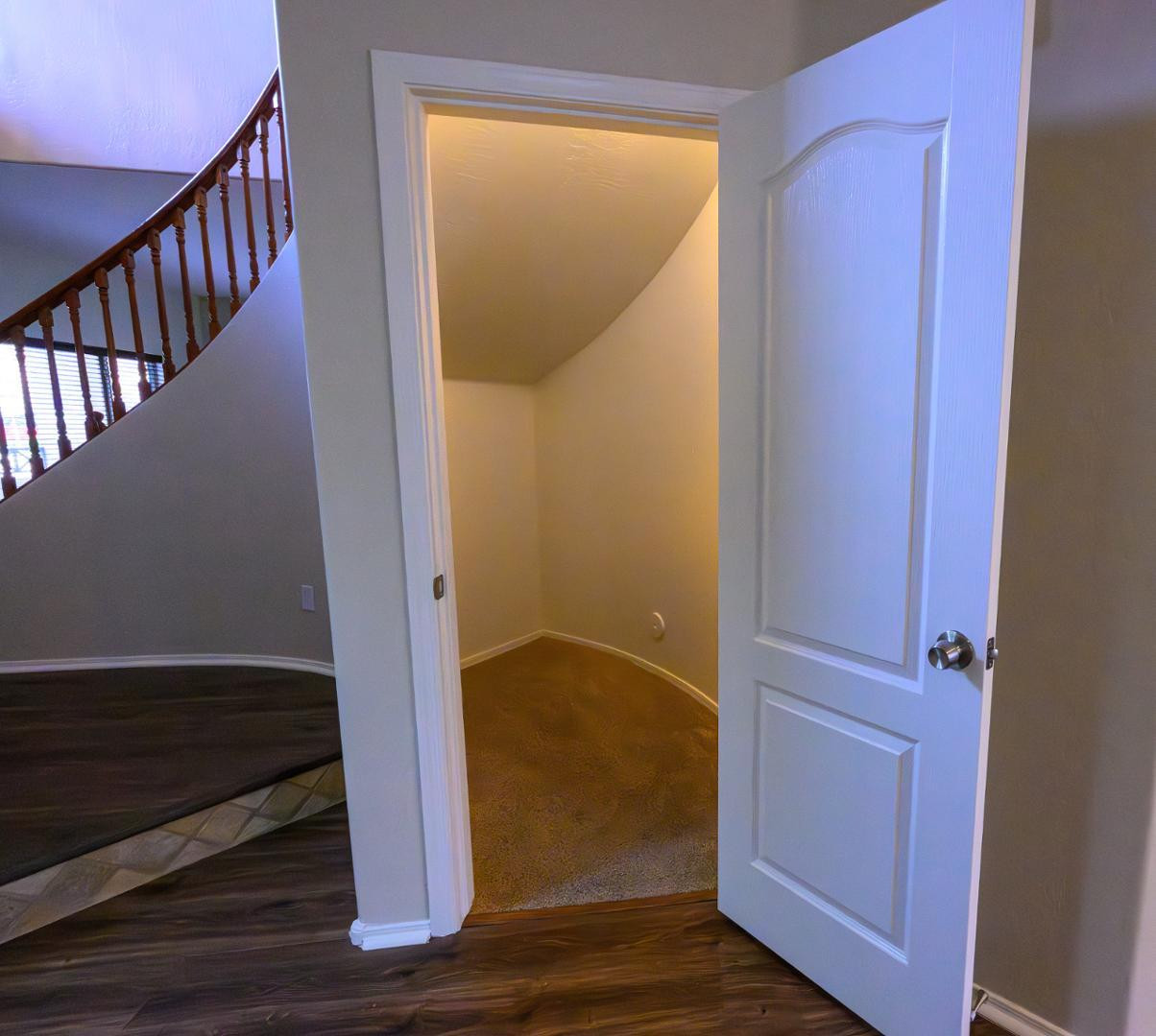 2521 W Tumbleweed Drive