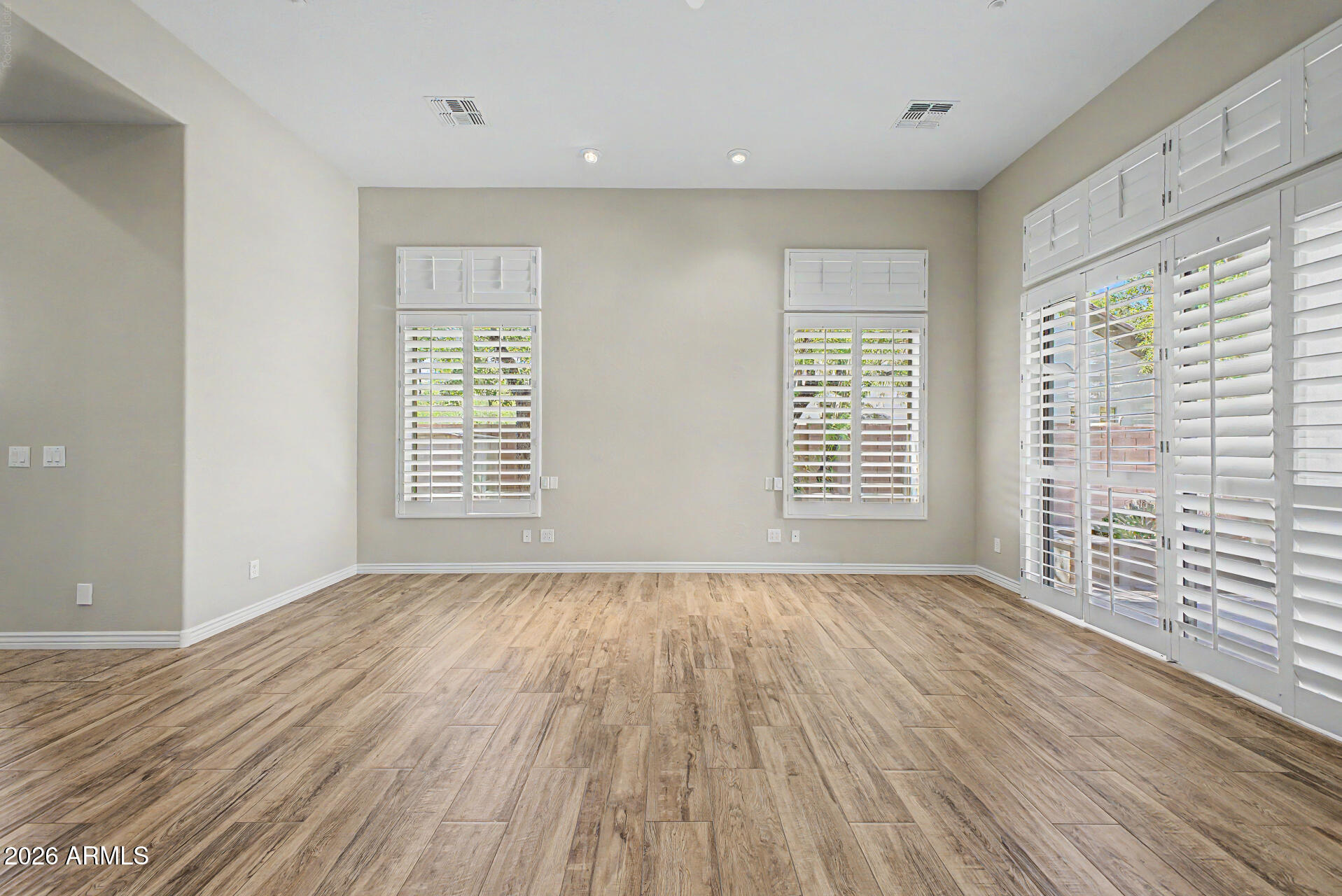 1807 W CAMARGO Court