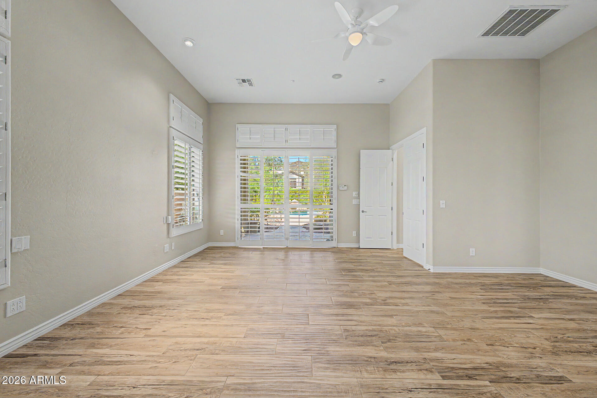 1807 W CAMARGO Court