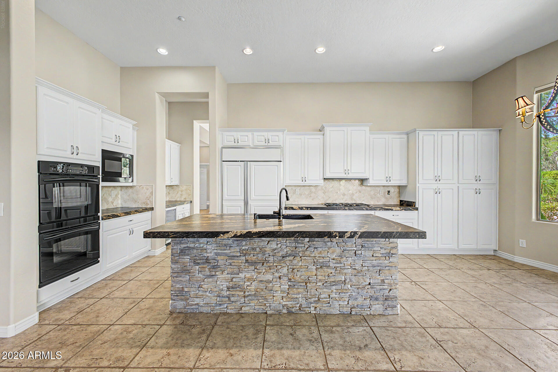 1807 W CAMARGO Court