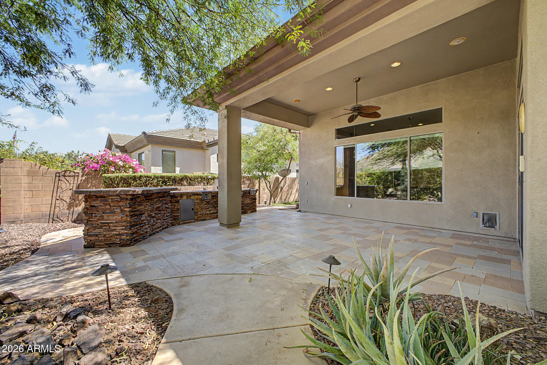 1807 W CAMARGO Court