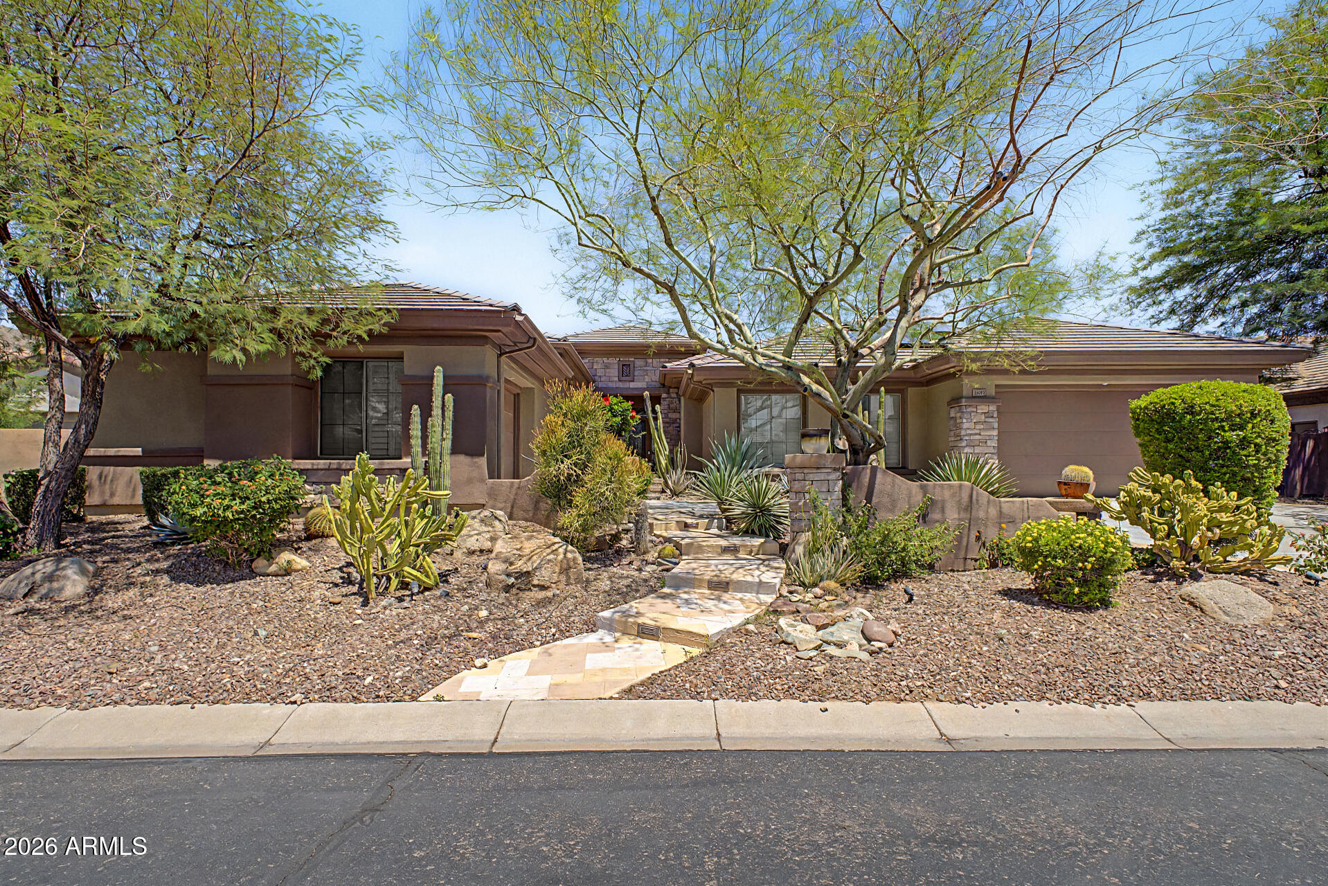 1807 W CAMARGO Court