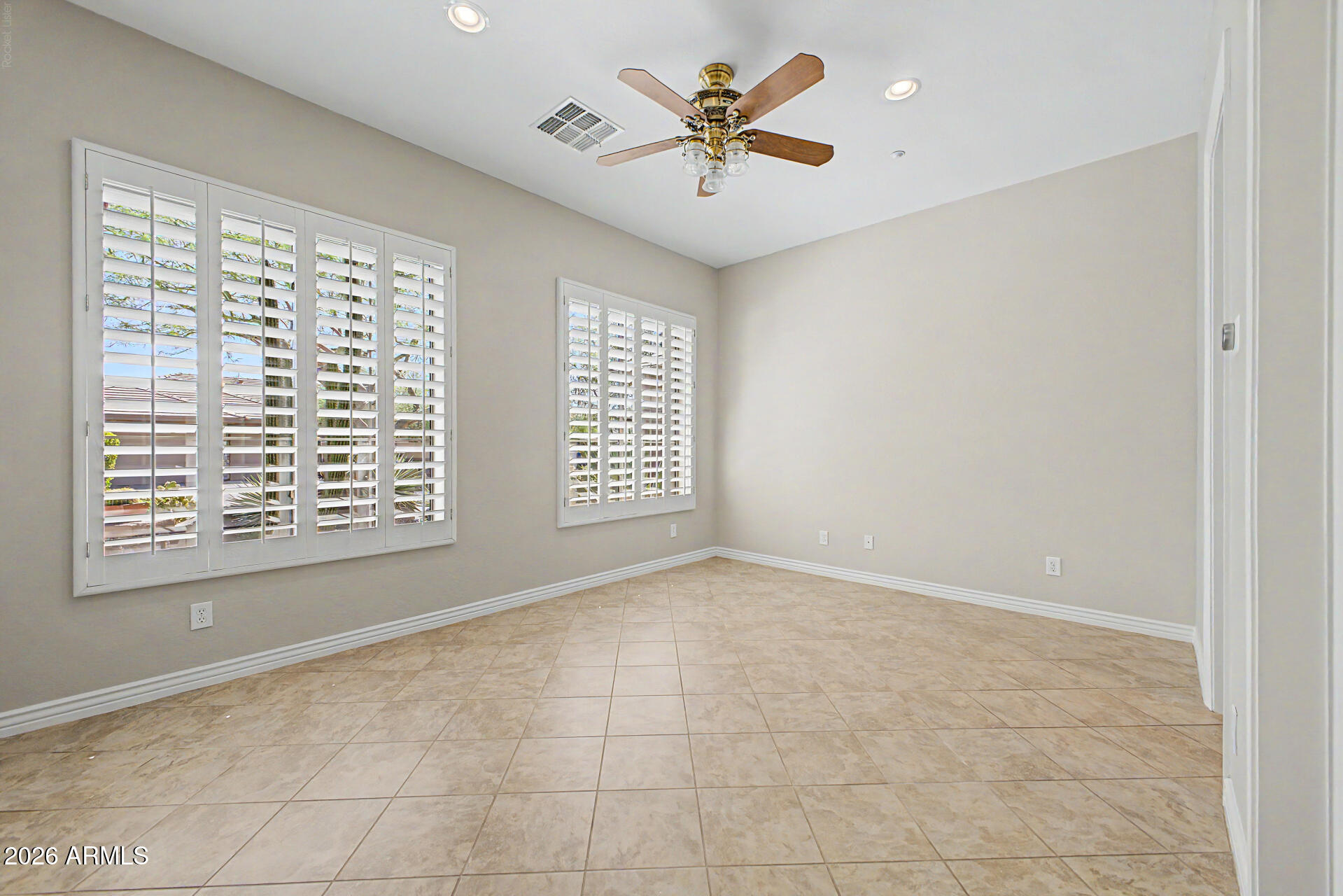 1807 W CAMARGO Court