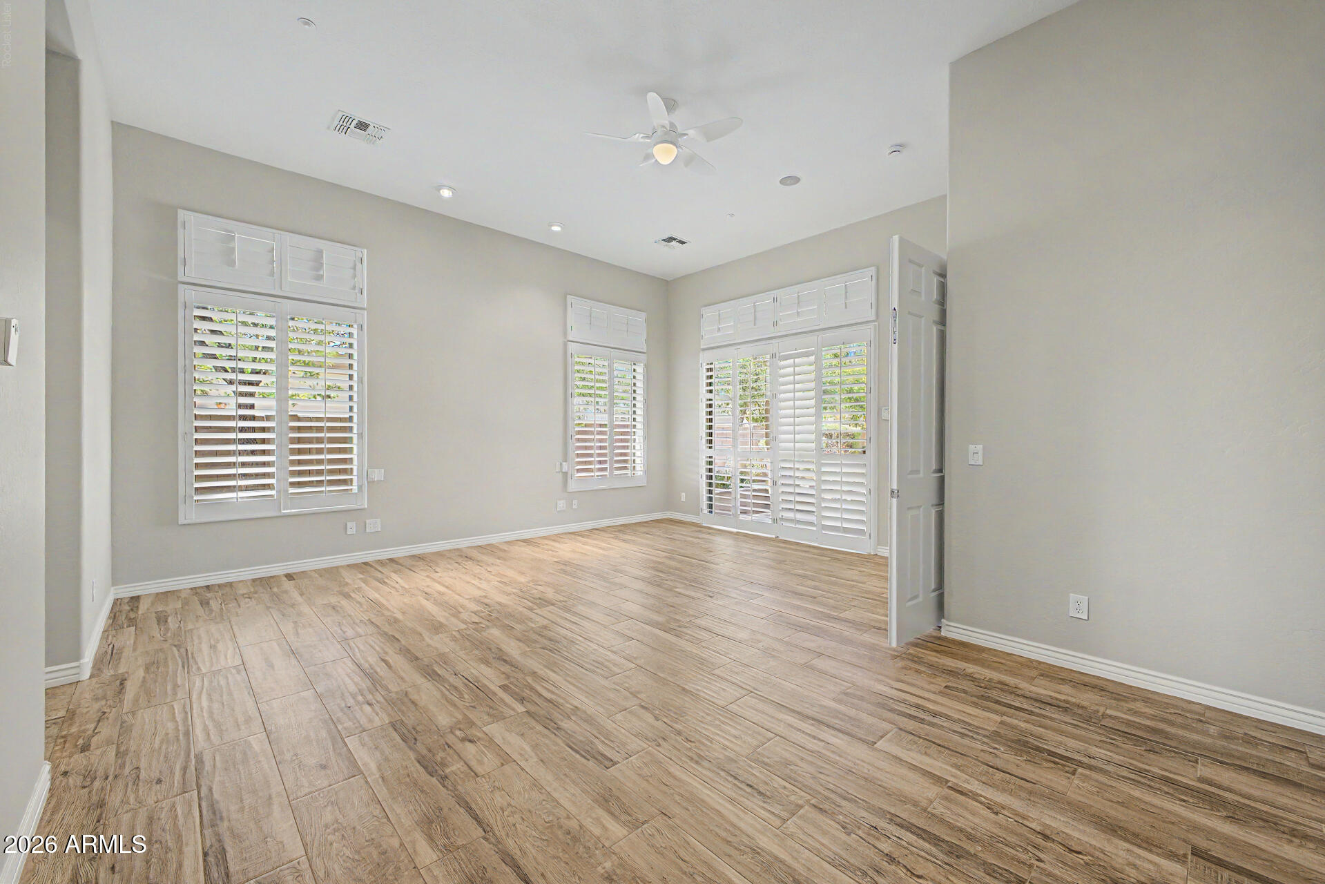 1807 W CAMARGO Court