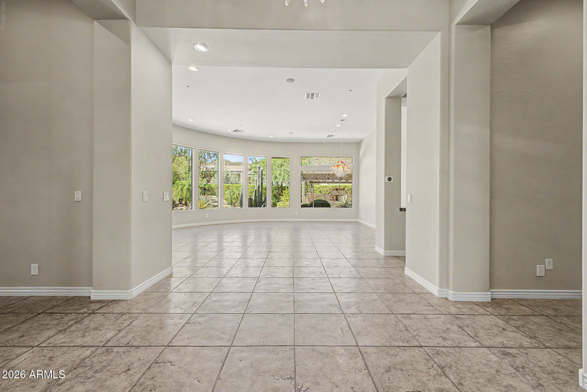 1807 W CAMARGO Court