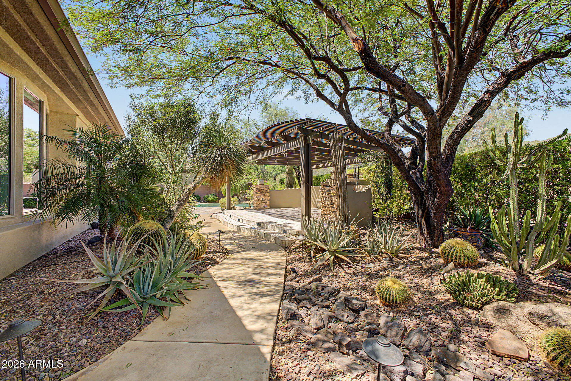 1807 W CAMARGO Court