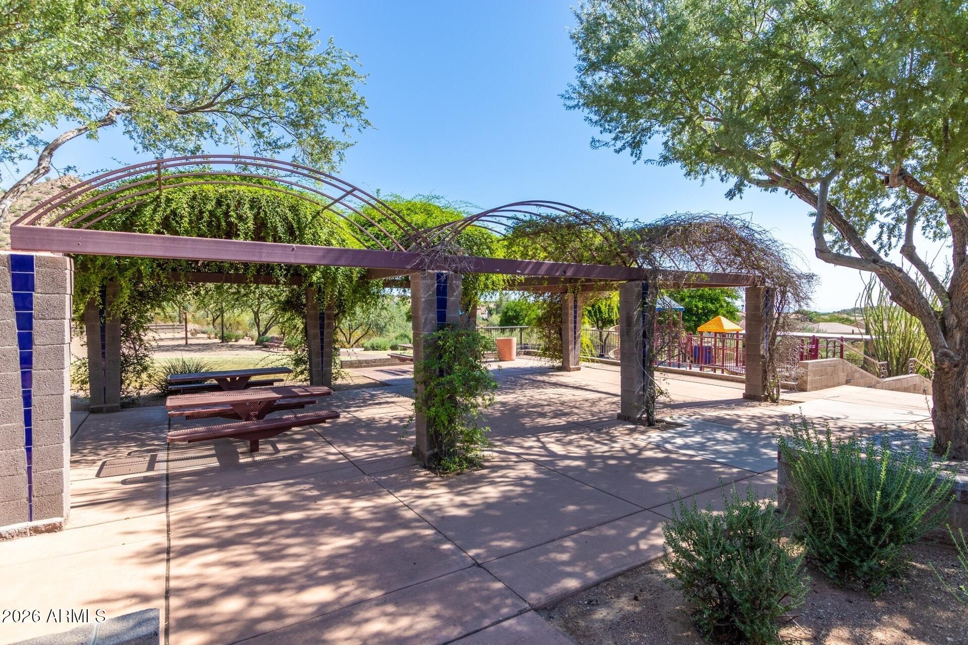 2504 W OLD PAINT Trail