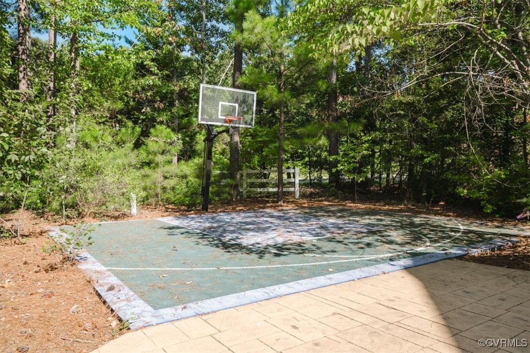5519 Foxvale Ct