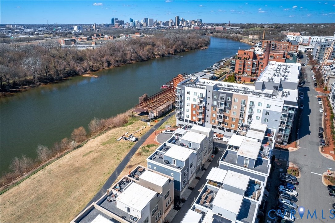 10 Capital Trail Row